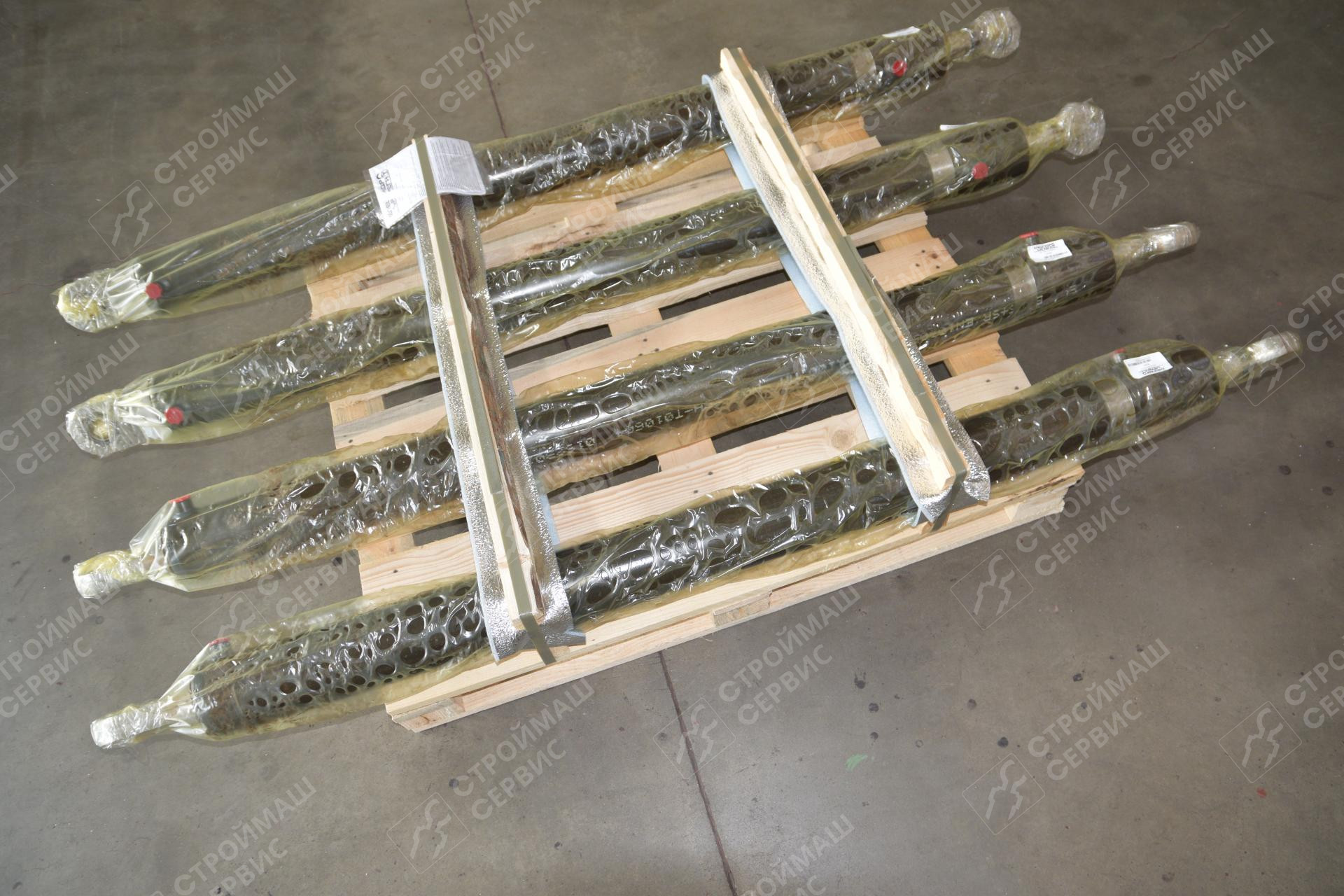 Гидроцилиндр подъема мачты и подачи бурильного инструмента ЦГ-100.50х1400.11 Гидроцилиндр подъема мачты и подачи бурильного инструмента ЦГ-100.50х1400.11